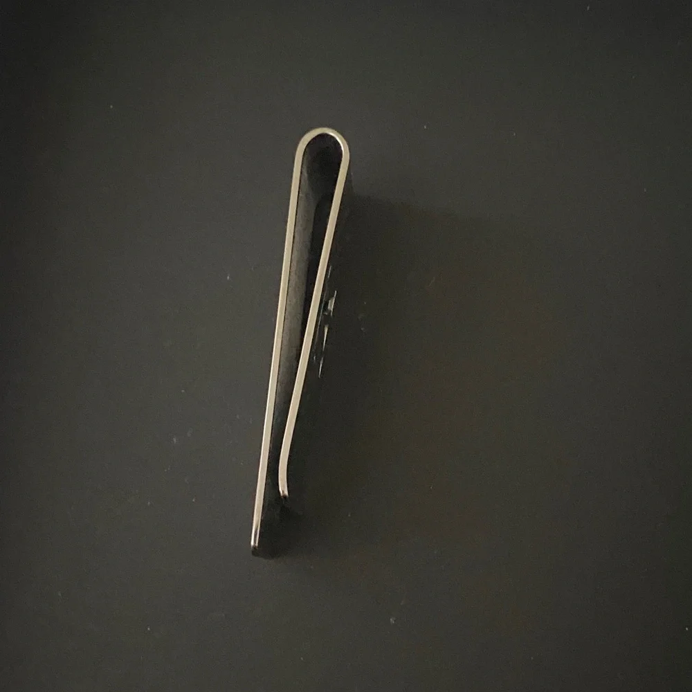 Louis Vuitton Elegant Silver Money Clip - Picture 6 of 12